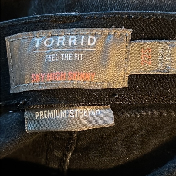 Torrid Sky High Skinny distressed ripped raw hem button fly black jeans Sz 22S - Picture 12 of 12